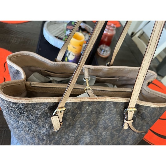 Michael Kors Logo Set - Picture 10 of 11